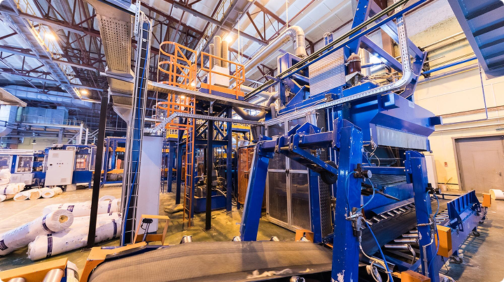 Equipment and production line inside the Arand Steel plant hall